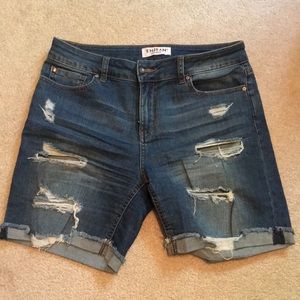 Enjean distressed jean shorts size medium
